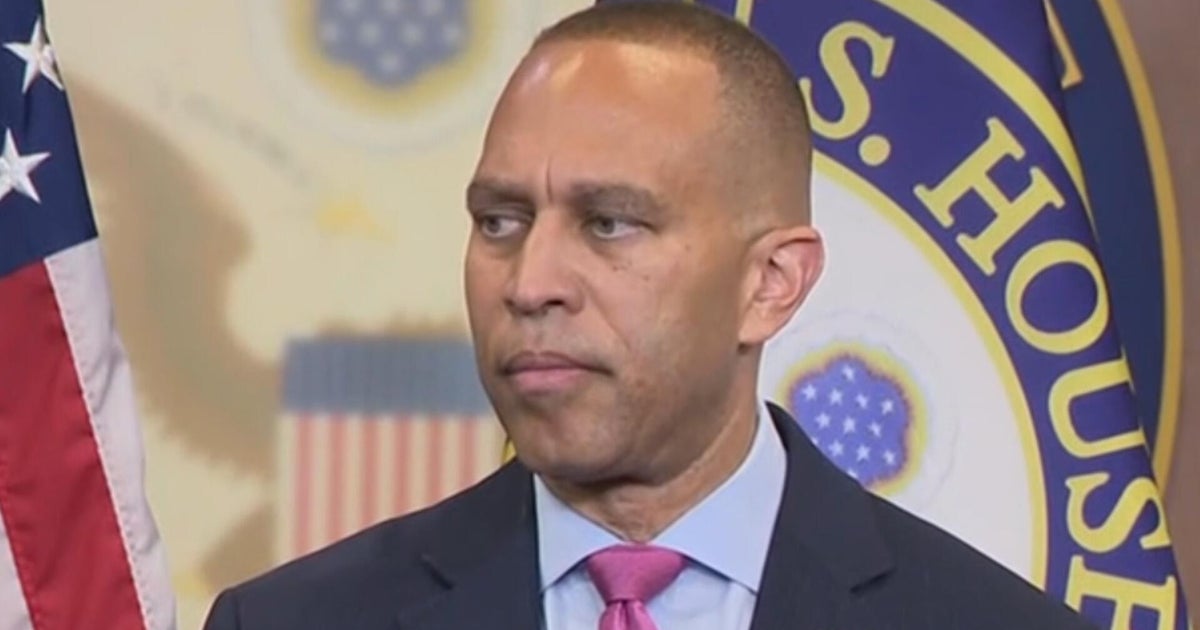 Jeffries urges immediate congressional action on AI