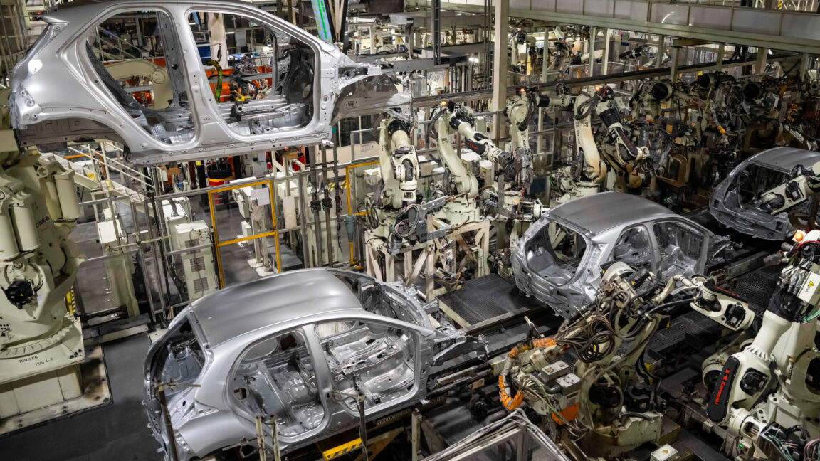 Toyota to Deploy 400K Robots, Says Humans Not Replaced