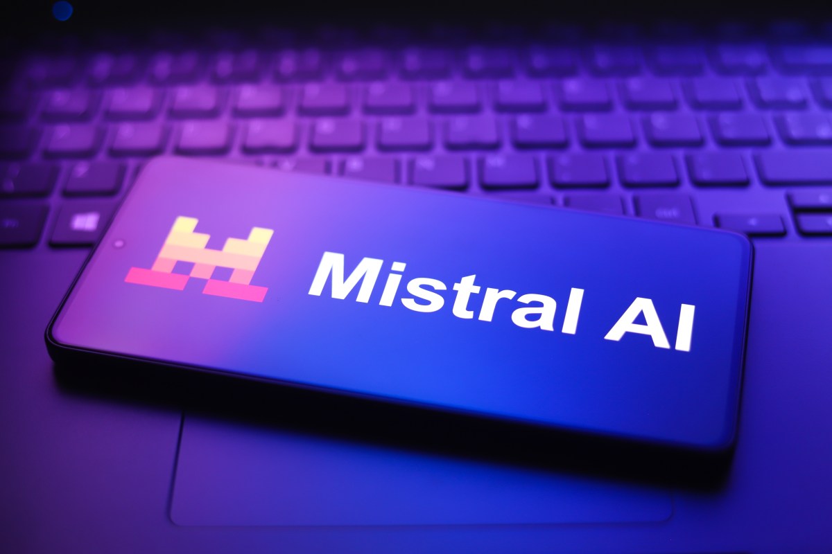 Mistral发布1万亿参数多模态模型Large 4