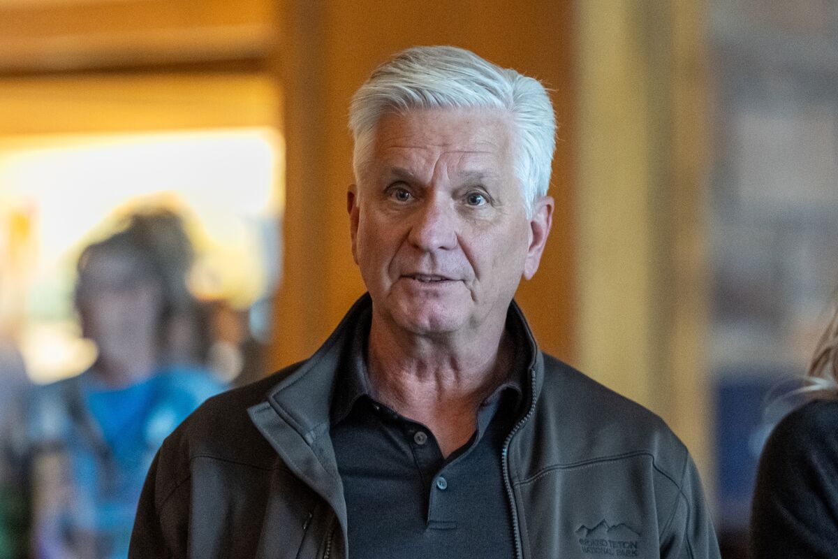 AI Bots Swarm Fed's FRED Data Site as Dimon Warns of Security Risks