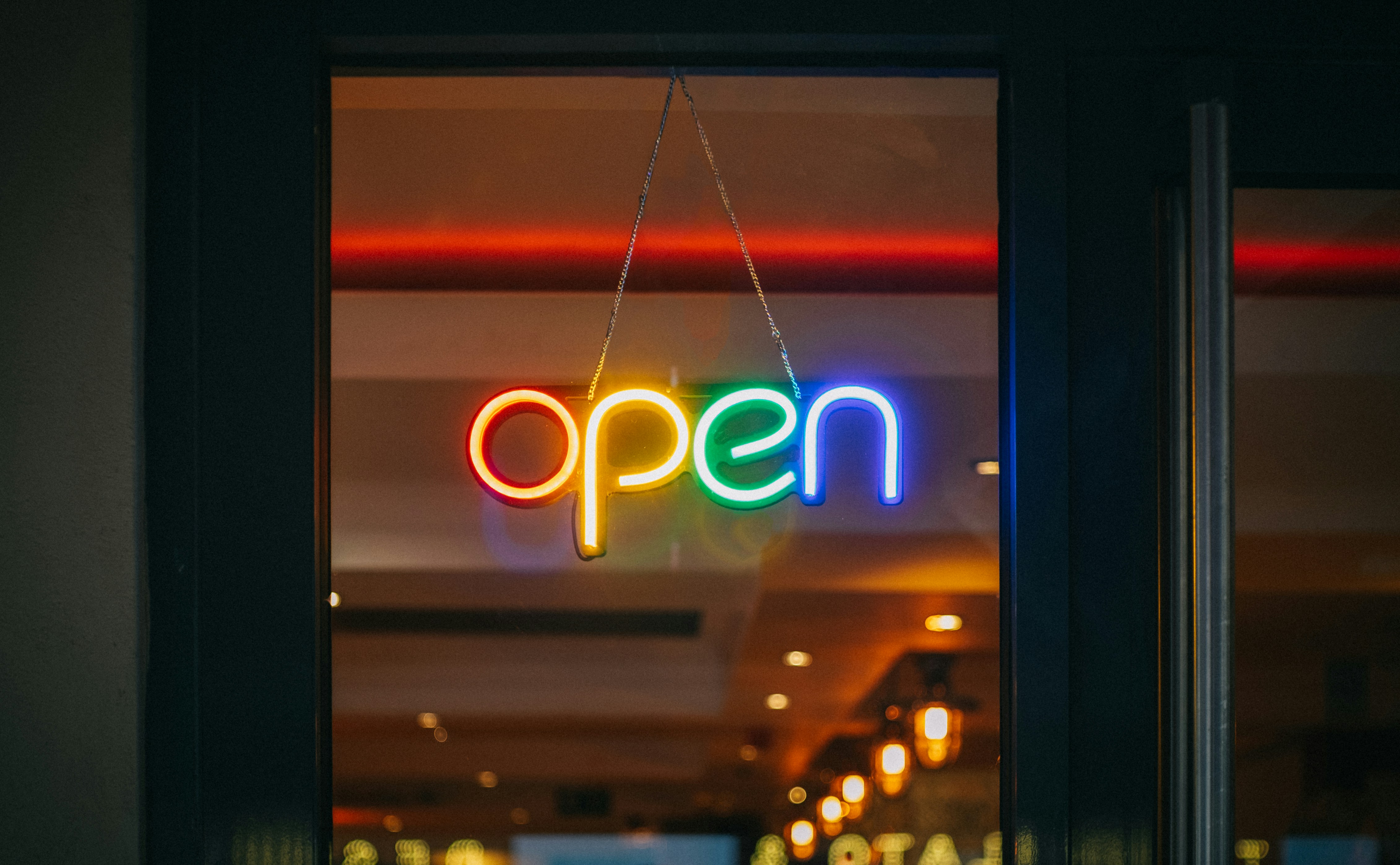 HN热议：拒绝OpenAI与Anthropic，改用开源权重模型