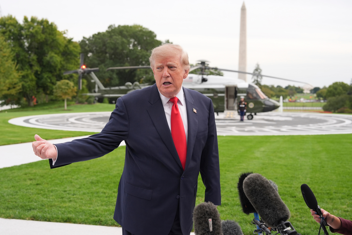 Trump Dines With Anthropic CEO Dario Amodei