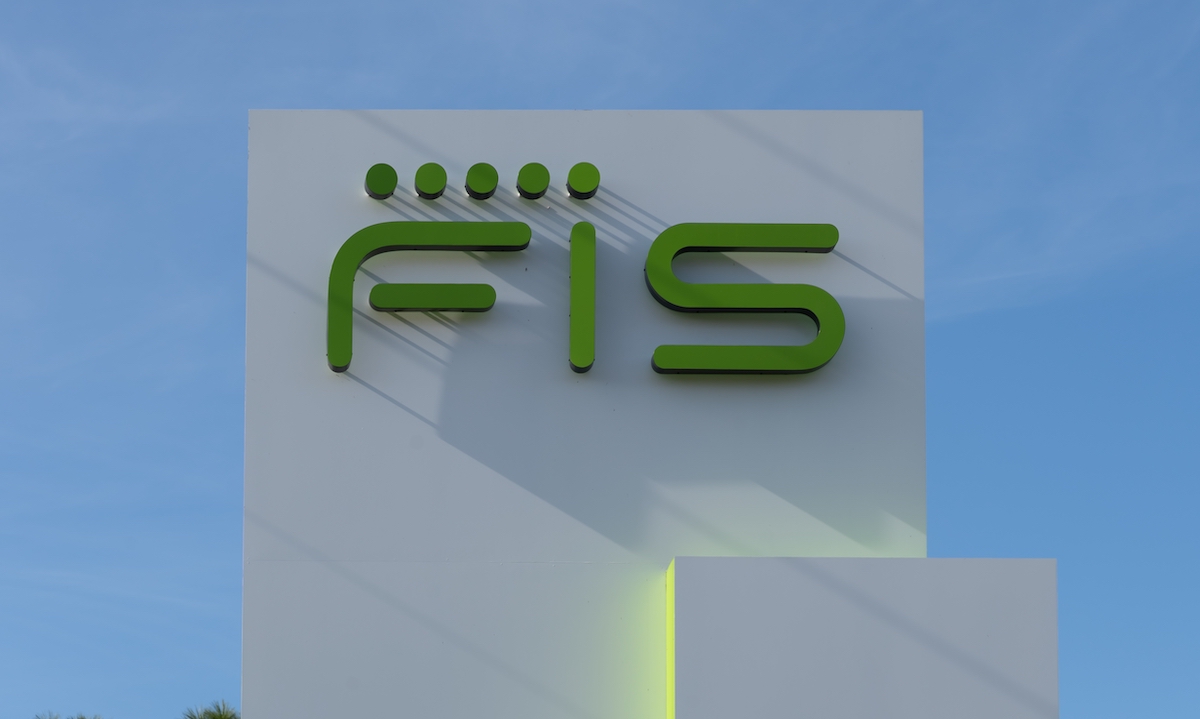 FIS与Anthropic推出反洗钱调查AI代理