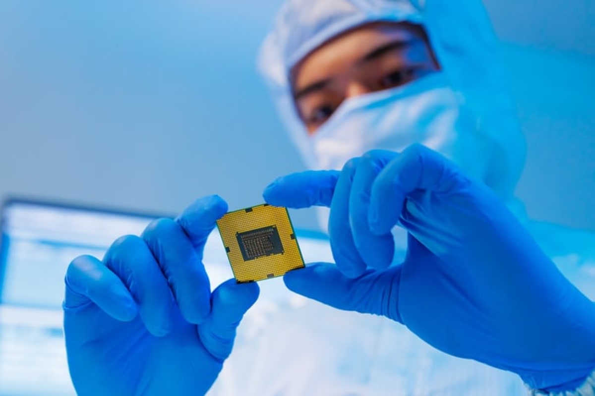 Analysis favors SK Hynix over Micron as AI memory stock