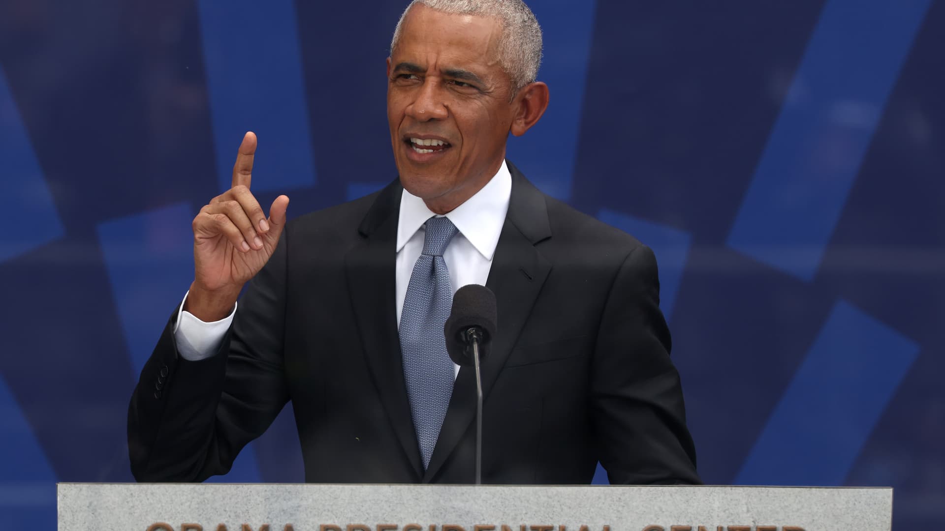 Obama urges Democrats to address AI, expresses caution